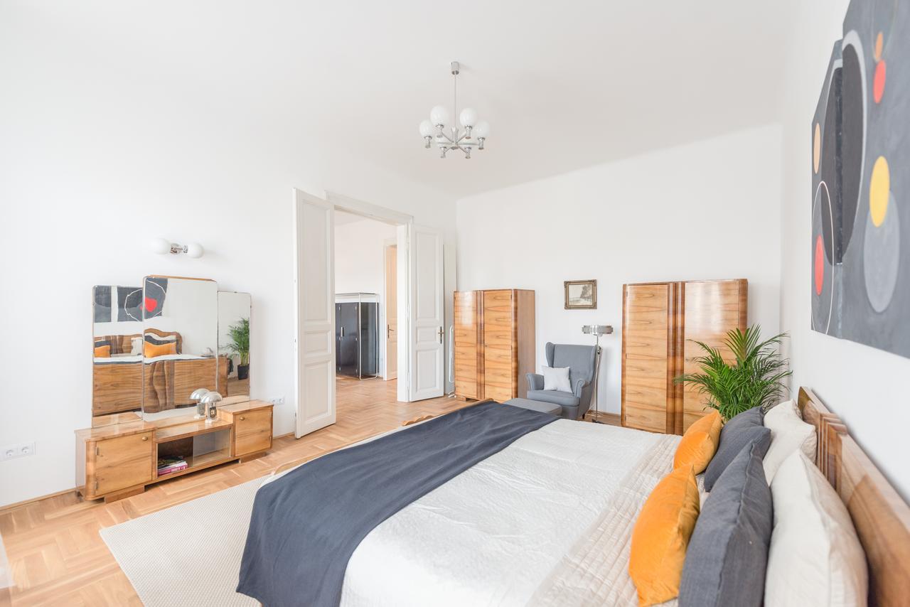 Modern Bauhaus Apartment Budapest Bagian luar foto